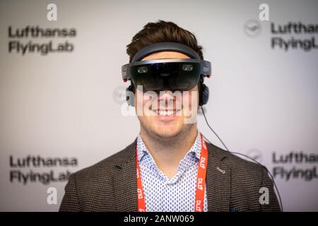 19 janvier 2020, Bavaria, Munich : un participant teste l'AR-Goggle à DLD Conférence de Munich 2020, Europe's big conférence innovation, Alte Kongresshalle, Munich, le 18 janvier- 20, 2020 Photo Alliance pour DLD / Hubert Burda Media | conditions dans le monde entier Banque D'Images