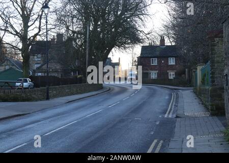 Rue principale, Wentworth Village, South Yorkshire, Angleterre.Dans le recensement de 2011 avait une population de 1 478. Banque D'Images