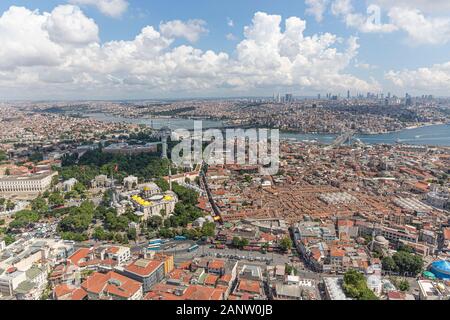 Photo aérienne d'Istanbul, Sultanahmet Square, Cemberlitas, Grand Bazar, Place Beyazit, vue d'hélicoptère. Banque D'Images