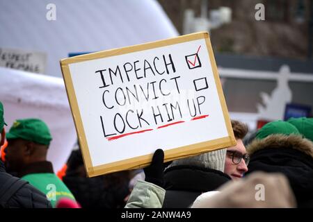 Les gens holding signs au 'lieu' et le rugissement de la Marche des femmes à partir de la partie basse de Manhattan à la place du temps. Banque D'Images