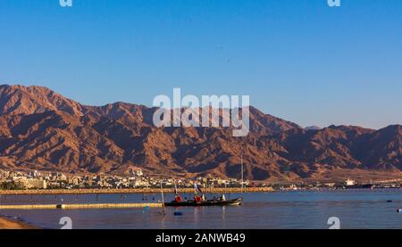 Frontière Jordanie-Israël dans la baie d'Aqaba Banque D'Images