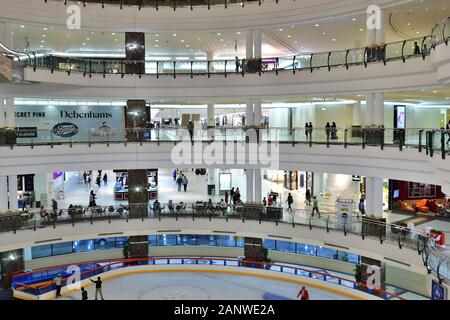 Doha, Qatar - novembre 18. 2019. Centre-ville de Doha - Centre commercial. Intérieur Banque D'Images