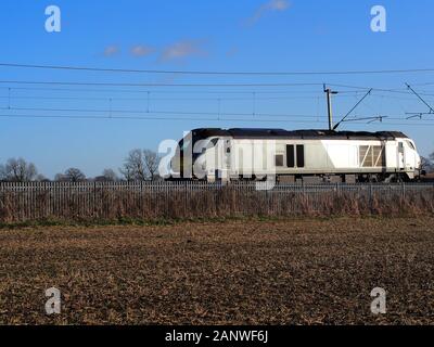 Chemins de fer Chiltern Classe 68 68014 léger déplacement loco de Wembley à Crewe sur la côte ouest Mainline près de Northampton, Royaume-Uni Banque D'Images