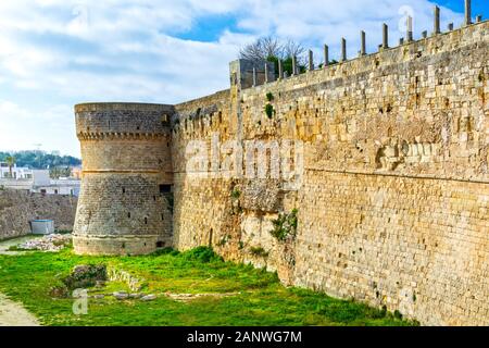 Otranto, Pouilles, Italie Par La Mer Adriatique, Castello Aragonese (Château) Banque D'Images