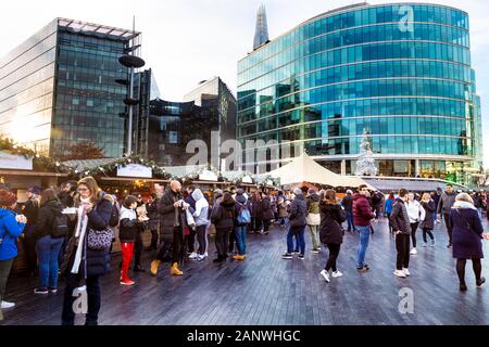 Noël près du marché de la rivière à London Bridge, Londres, Royaume-Uni Banque D'Images