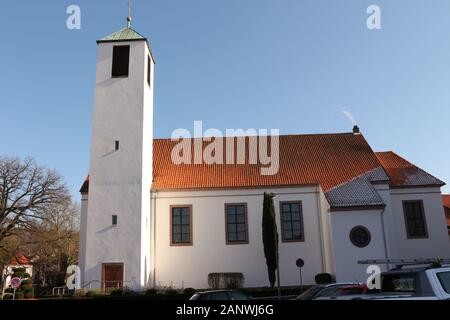 Blick auf eine historische Kirche im Zentrum von Bad Gandersheim in Norddeutschland Banque D'Images