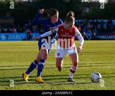 Kim peu d'Arsenal est titulaire de Chelsea Mesdames Maren Mjelde au cours de la Barclays Women's super match de championnat entre Arsenal et Chelsea femmes Femmes à Meadow Park Stadium le 19 janvier 2020 à Borehamwood, Angleterre (Photo par AFS/Espa-Images) Banque D'Images