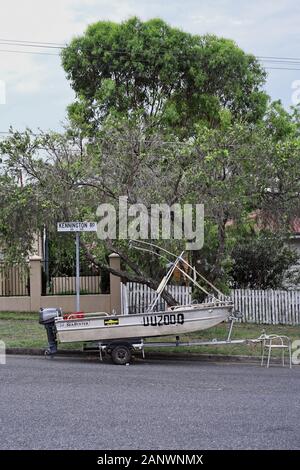 Sortie en bateau - Maisons d'après-guerre dans les banlieues de Carina, Camp Hill, Sept collines, leur topographie et les équivalents modernes de "nouveau queenslander" Banque D'Images