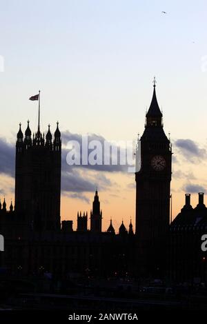 Vue de Big Ben et du Palais de Westminster / Maisons du Parlement au coucher du soleil de South Bank, Londres, Angleterre Banque D'Images