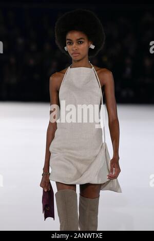 Paris, France. 18 janvier, 2020. JACQUEMUS FW20 piste pendant la Fashion Week de Paris Carnet d'hommes Janvier 2020 - Paris, France 18/01/2020 | Crédit dans le monde entier d'utilisation : dpa/Alamy Live News Banque D'Images