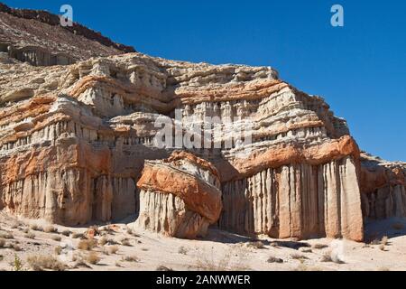 Turk's Turban rock et de falaises de grès, le Red Rock Canyon State Park, Californie, USA, Banque D'Images