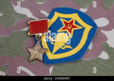 Urss uniforme militaire - l'étoile d'or Médaille est un insigne spécial qui identifie les destinataires de l'intitulé 'Hero' dans l'Union soviétique sur l'air et soviétique Banque D'Images