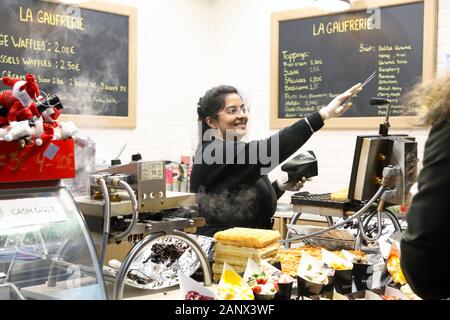 Gaufre belge décroche à Noël sur le Grote Markt, à Anvers, Belgique Banque D'Images