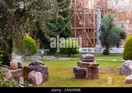 Un grand shoot d'un jardin de l'église à Ephèse - il y a beaucoup d'arbres et d'espaces verts à photo. photo a pris à Istanbul/Turquie.