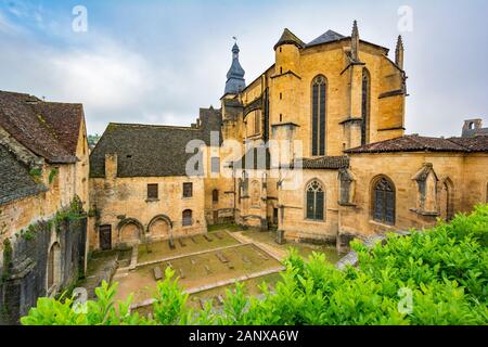 France, dordogne, Sarlat-la-caneda, cathédrale Saint Sacerdos, vue arrière Banque D'Images