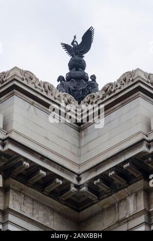 Détail du Palais des Beaux-arts, Palacio de Bellas Artes, un important centre culturel de la ville de Mexico Banque D'Images