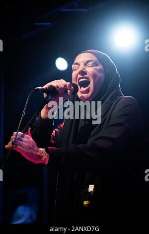 Torino, Italie. 19 Jan, 2020. La chanteuse et compositrice irlandaise Sinead O'Connor joue live à Hiroshima Mon Amour à Turin, Italie, le 19 janvier 2020 (Photo par Alessandro Bosio/Pacific Press) Credit : Pacific Press Agency/Alamy Live News Banque D'Images