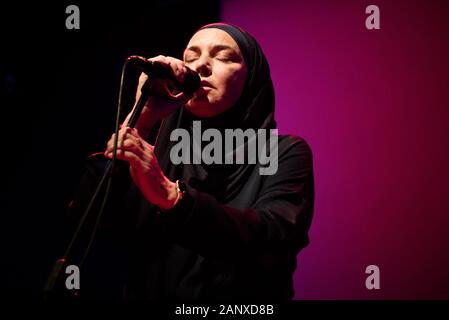 Torino, Italie. 19 Jan, 2020. La chanteuse et compositrice irlandaise Sinead O'Connor joue live à Hiroshima Mon Amour à Turin, Italie, le 19 janvier 2020 (Photo par Alessandro Bosio/Pacific Press) Credit : Pacific Press Agency/Alamy Live News Banque D'Images