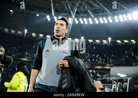 Turin, Italie. 19 Jan, 2020. Gianluigi Buffon de la Juventus a l'air sur la série avant un match de football entre la Juventus et Parme. La Juventus a remporté2-1 sur Parme à Allianz Stadium, à Turin, Italie 10 janvier 2020 (Photo par Alberto Gandolfo/Pacific Press) Credit : Pacific Press Agency/Alamy Live News Banque D'Images