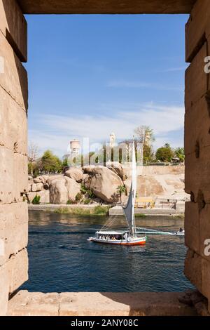 Vue sur le Nil depuis le temple de Khnum, sur l'île d'Elephantine, Assouan, Egypte, Afrique du Nord Banque D'Images