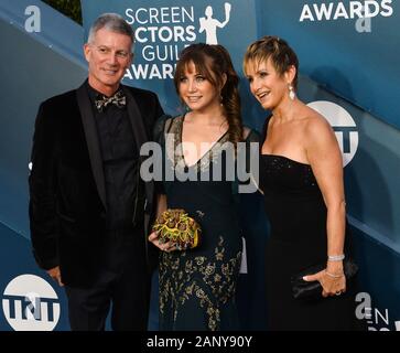 Los Angeles, United States. 19 Jan, 2020. (L-R), Gabrielle Carteris Charles Isaacs et Molly Elizabeth arriver pour la 26e assemblée annuelle tenue SAG Awards au Shrine Auditorium à Los Angeles le Dimanche, Janvier 19, 2020. La Screen Actors Guild Awards sera diffusée en direct sur la TNT et les directives du SCT. Photo par Jim Ruymen/UPI UPI : Crédit/Alamy Live News Banque D'Images