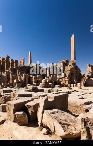 Temple de Karnak, Obélisque et gravats de pierre, Louxor, Egypte, Afrique du Nord, Afrique Banque D'Images