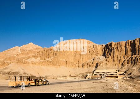 Vue Du Matin, Au Temple Mortuaire De Hatshepsut, Au Temple Hatshepsut, À Djeser-Djeseru, À Louxor, En Egypte, En Afrique Du Nord, En Afrique Banque D'Images