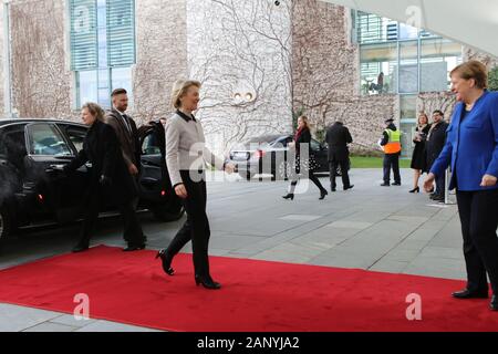 01/19/2020, Berlin, Allemagne. Angela Merkel reçoit Ursula von der Leyen dans la cour de la chancellerie. La chancelière Angela Merkel vous invite à la conférence sur la Libye à Berlin le 19 janvier 2020. Le but de ce processus est d'appuyer les efforts de l'Organisation des Nations Unies pour un État souverain et la Libye pour le processus de réconciliation nationale libyenne par le biais d'un groupe d'Etats et organisations internationales. Banque D'Images