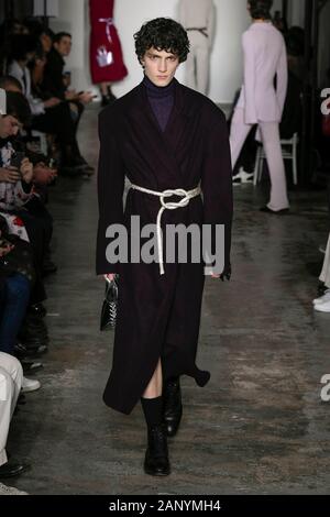 Ludovic De Saint Sernin FW20 piste pendant la Fashion Week de Paris Carnet d'hommes Janvier 2020 - Paris, France 19/01/2020 | Le monde d'utilisation Banque D'Images