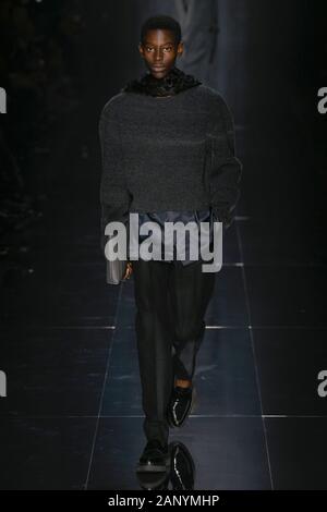 DUNHILL FW20 piste pendant la Fashion Week de Paris Carnet d'hommes Janvier 2020 - Paris, France 19/01/2020 | Le monde d'utilisation Banque D'Images