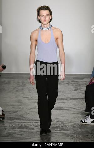 Ludovic De Saint Sernin FW20 piste pendant la Fashion Week de Paris Carnet d'hommes Janvier 2020 - Paris, France 19/01/2020 | Le monde d'utilisation Banque D'Images