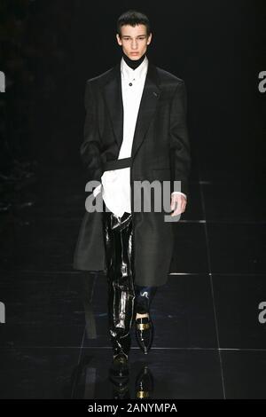 DUNHILL FW20 piste pendant la Fashion Week de Paris Carnet d'hommes Janvier 2020 - Paris, France 19/01/2020 | Le monde d'utilisation Banque D'Images