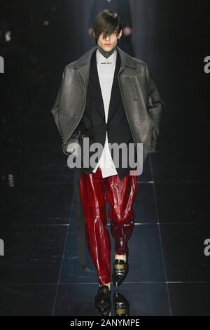 DUNHILL FW20 piste pendant la Fashion Week de Paris Carnet d'hommes Janvier 2020 - Paris, France 19/01/2020 | Le monde d'utilisation Banque D'Images