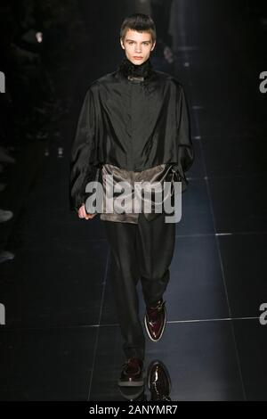 DUNHILL FW20 piste pendant la Fashion Week de Paris Carnet d'hommes Janvier 2020 - Paris, France 19/01/2020 | Le monde d'utilisation Banque D'Images