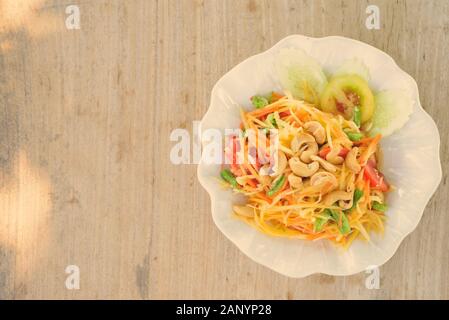 Délicieuse Salade de papaye verte Plat thaïlandais traditionnel populaire Banque D'Images