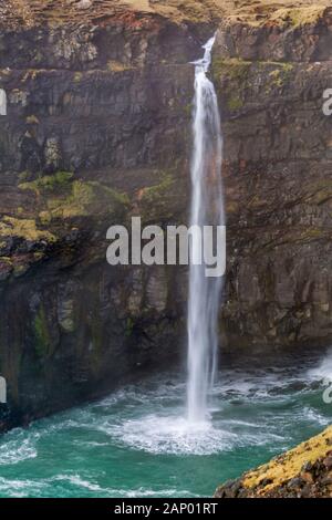 Cascade de Gásadalur Gásadalur, Vagar et, îles Féroé, Îles Féroé Danemark en avril - Múlafossur Mulafossur Gasadalur cascade, cascade Banque D'Images