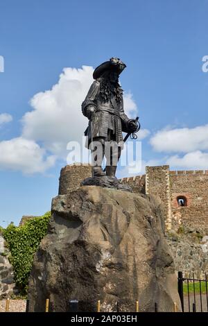 Statue de Guillaume d'Orange à l'extérieur du château de Carrickfergus, Co Antrim. Banque D'Images