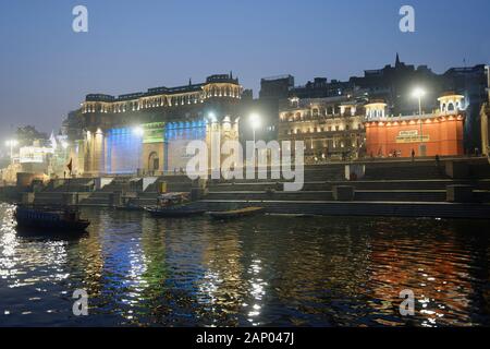 Bhonsale Ghat de nuit, Varanasi, Uttar Pradesh, Inde Banque D'Images