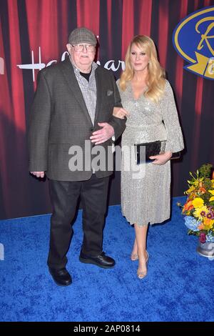 Bill Lee et Sandra Lee à l'enregistrement de la marque Channel TV show 'American Rescue Dog Show 2019' dans le Barker Hangar. Santa Monica, le 19 janvier 2020 | dans le monde d'utilisation Banque D'Images