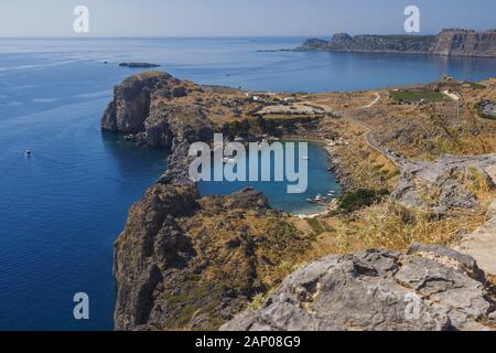 St Paul's Bay, sommaire des de l'Acropole de Lindos, Rhodes, Grèce Banque D'Images