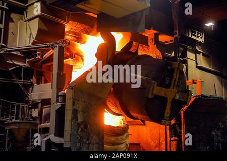 Duisburg, Ruhr, Rhénanie du Nord-Westphalie, Allemagne - HKM Huettenwerke Krupp Mannesmann dans Duisburg-Huettenheim, ici à l'aciérie de fonte est m Banque D'Images