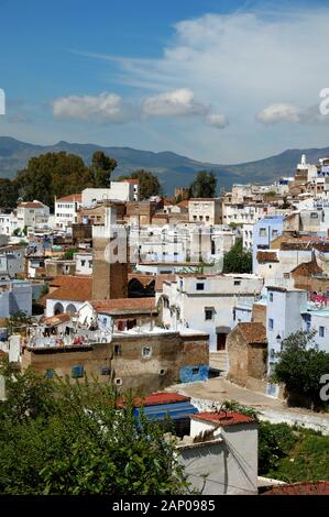 Ou Panorama vue panoramique sur les toits de la vieille ville de Chefchaouen au Maroc Banque D'Images