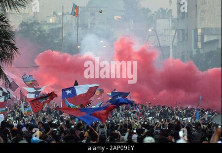 La ville de Mexico, le 8 novembre. 20 Jan, 2020. Les gens participent à une manifestation à Santiago, Chili, le 8 novembre, 2019. Pour ALLER AVEC LES GROS TITRES DE XINHUA JAN. 20, 2020. Credit : Jorge Villegas/Xinhua/Alamy Live News Banque D'Images