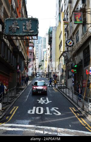 Une rue de la ville dans la zone Wan de Sheng de Hong Kong. Banque D'Images