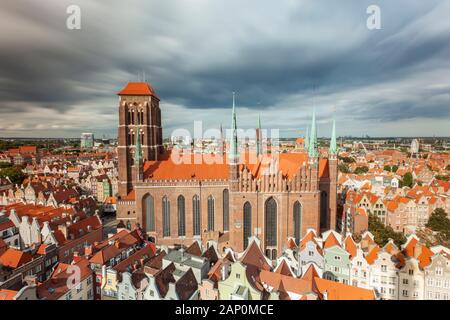 La basilique Sainte-Marie dans la vieille ville de Gdansk. Banque D'Images