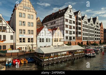 Maisons sur l'île de grenier dans la vieille ville de Gdansk. Banque D'Images