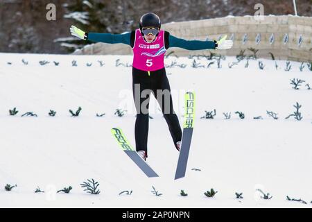 Touffetées les, en France. 19Th Jul 2020. Jan Habdas de Pologne en action au cours de la première série de saut à ski, au cours de la 10e journée du Lausanne 2020 Jeux Olympiques de la jeunesse d'hiver, au Centre nordique touffetées ERP. Credit : Iain McGuinness / Alamy Live News Banque D'Images