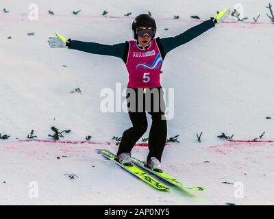 Touffetées les, en France. 19Th Jul 2020. Jan Habdas de Pologne en action au cours de la première série de saut à ski, au cours de la 10e journée du Lausanne 2020 Jeux Olympiques de la jeunesse d'hiver, au Centre nordique touffetées ERP. Credit : Iain McGuinness / Alamy Live News Banque D'Images