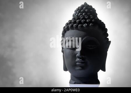 Face du Seigneur ou de Bhagwan Goutam Bouddha, pionnier ou fondateur du bouddhisme Banque D'Images