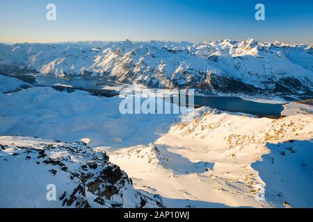 Vue depuis Piz Corvatsch (3451 m) en hiver. Graubuenden, Suisse Banque D'Images